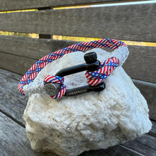 Cargar imagen en el visor de la galería, Handmade Nautical Paracord Bracelet with Black Stainless Steel Shackle