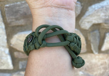 Charger l'image dans la galerie, Paracord Watch Band compatible with Fitbit Charge 2, Charge 3, Charge 4, Charge 5 & Charge 6 (Watch not included)