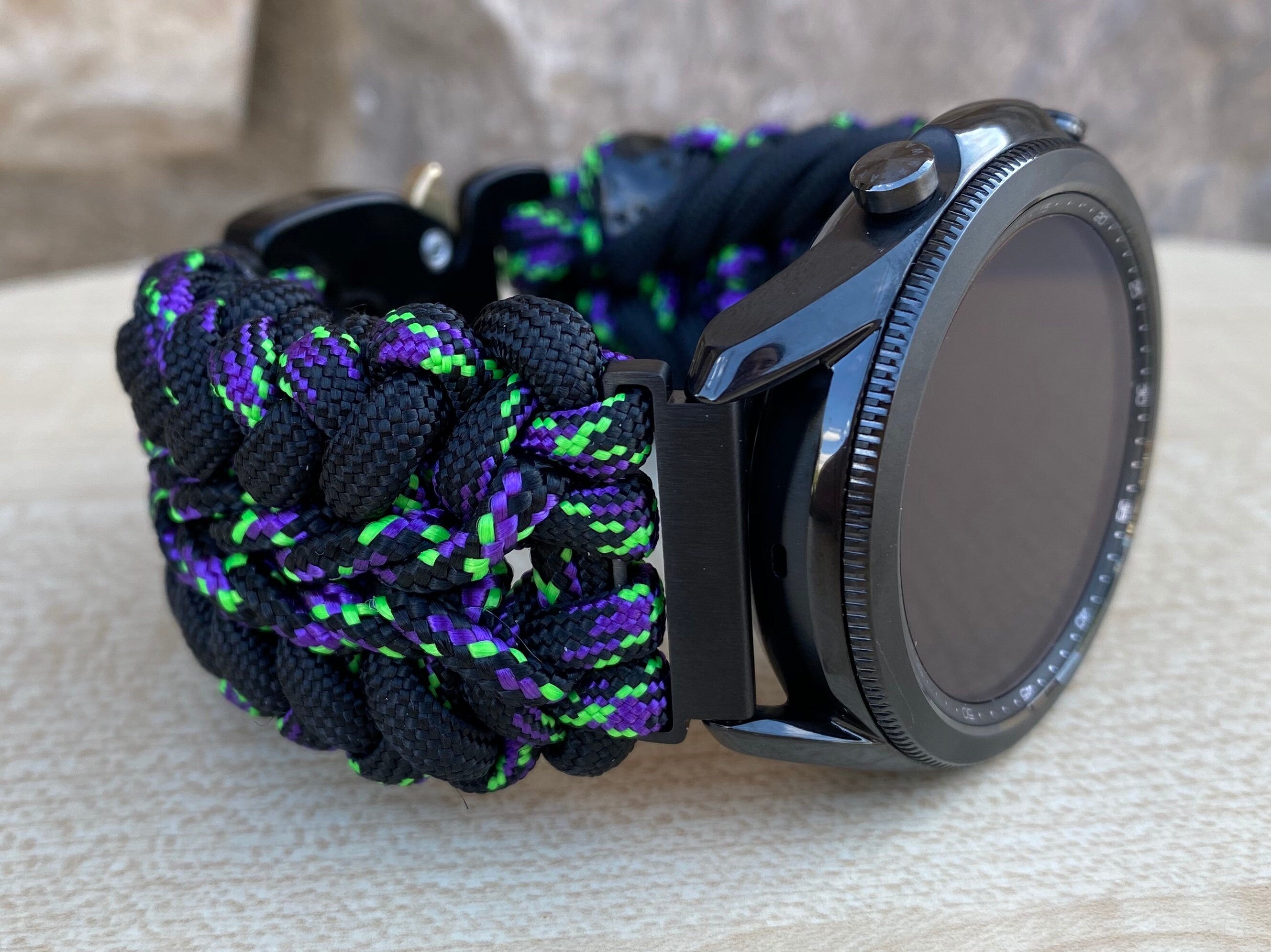 Paracord band outlet for galaxy watch