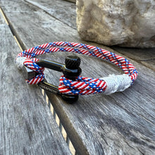 Cargar imagen en el visor de la galería, Handmade Nautical Paracord Bracelet with Black Stainless Steel Shackle
