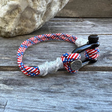 Cargar imagen en el visor de la galería, Handmade Nautical Paracord Bracelet with Black Stainless Steel Shackle
